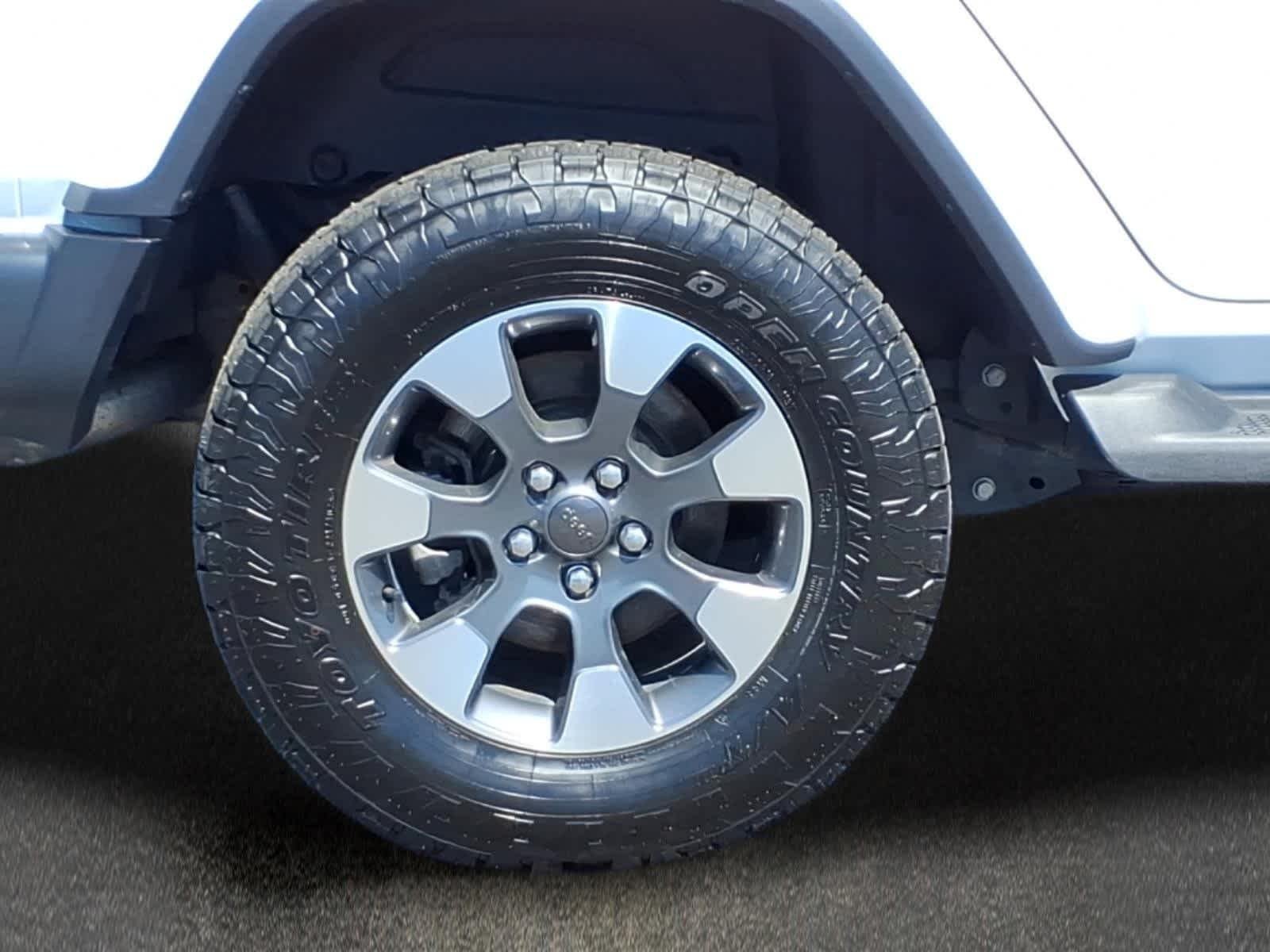 Used 2022 Bright White Clearcoat Jeep Unlimited Sahara image 3