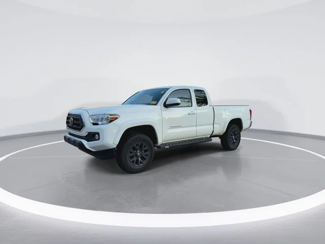 Used 2020 White Toyota SR5 image 4