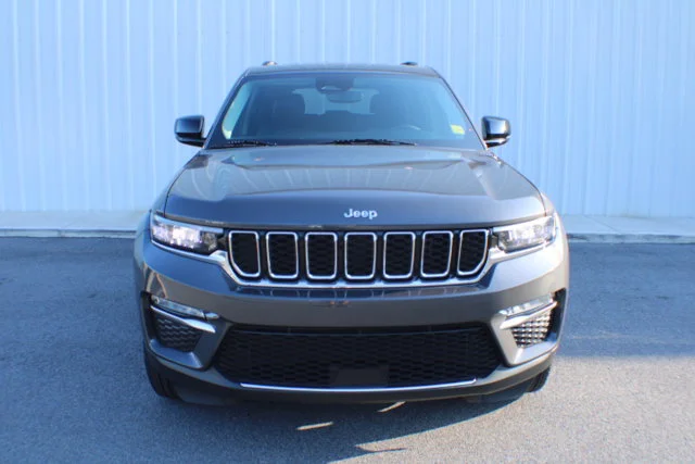 Used 2022 Baltic Gray Metallic Clearcoat Jeep Limited image 15