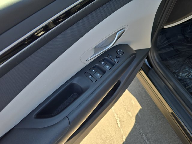 Used 2024 Black Hyundai SEL image 11