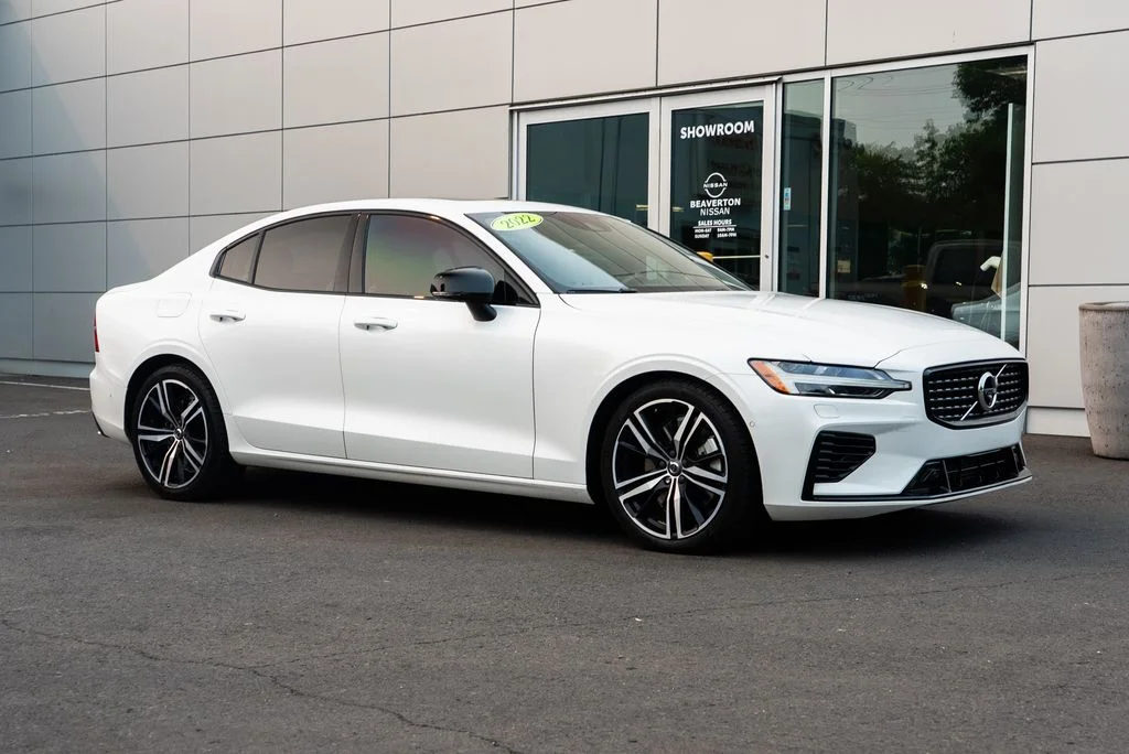 Used 2022 White Volvo T8 R-Design image 1