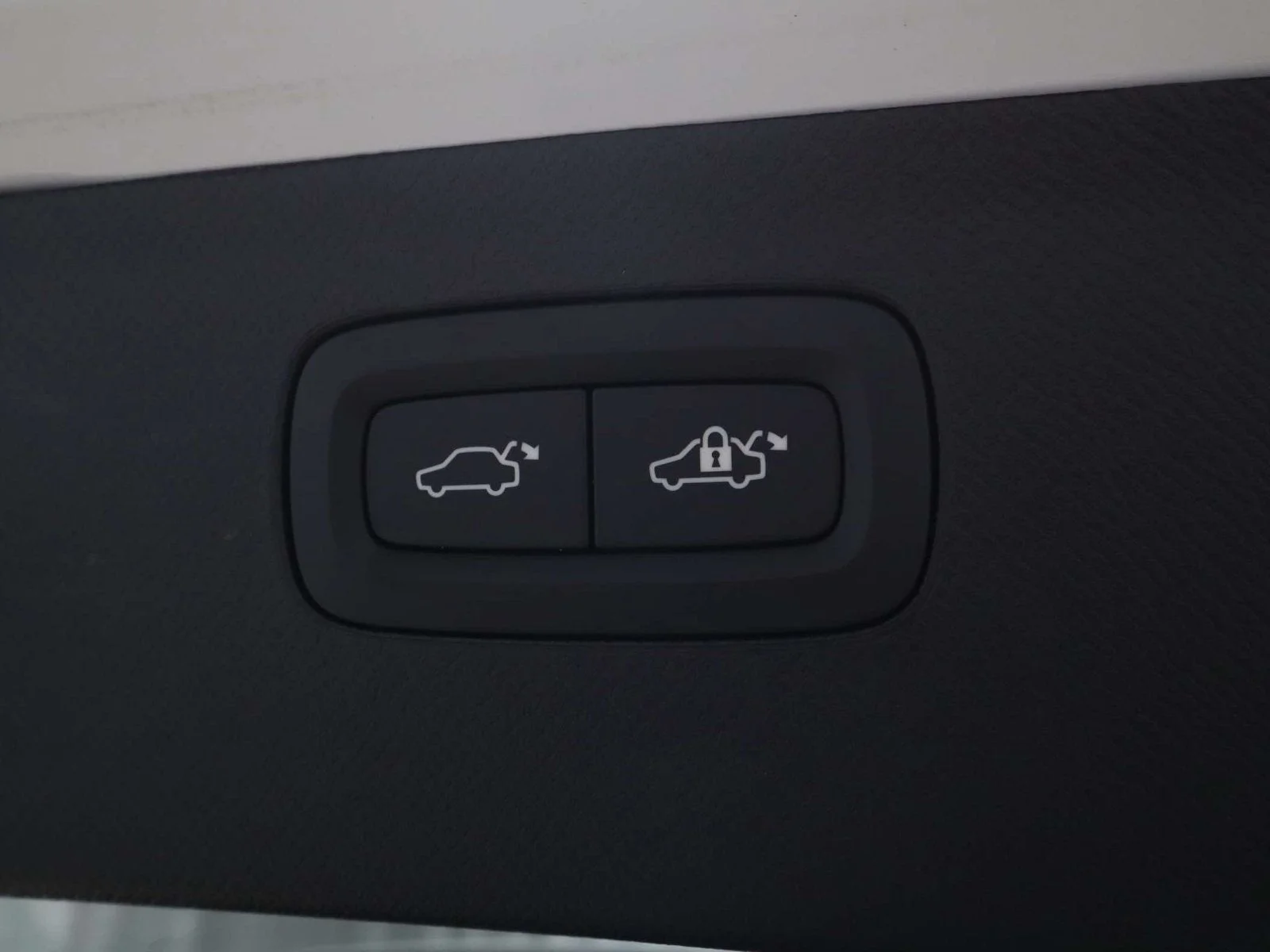 Used 2025 White Volvo Plus image 13