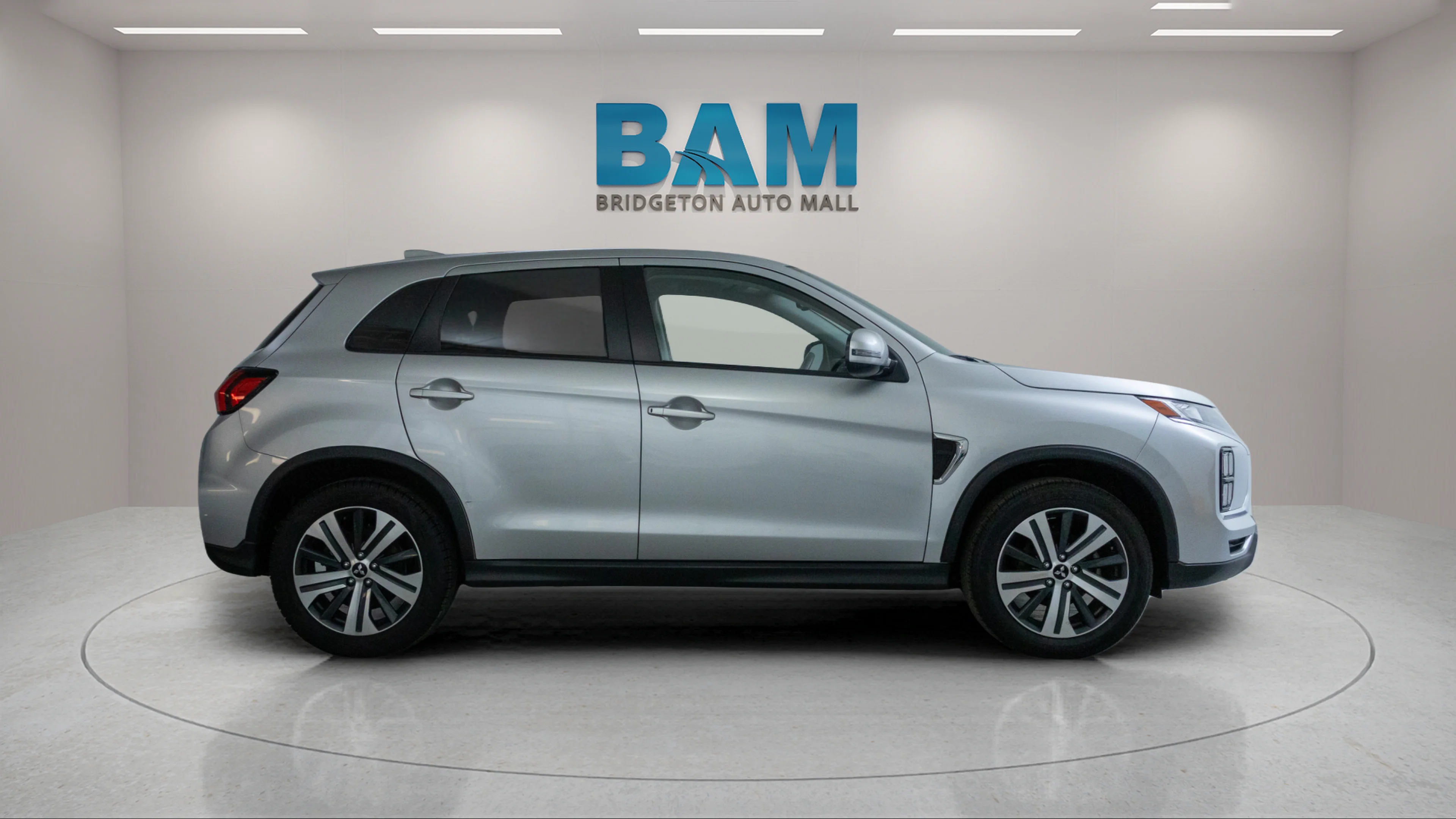 Used 2024 Silver Mitsubishi S image 8