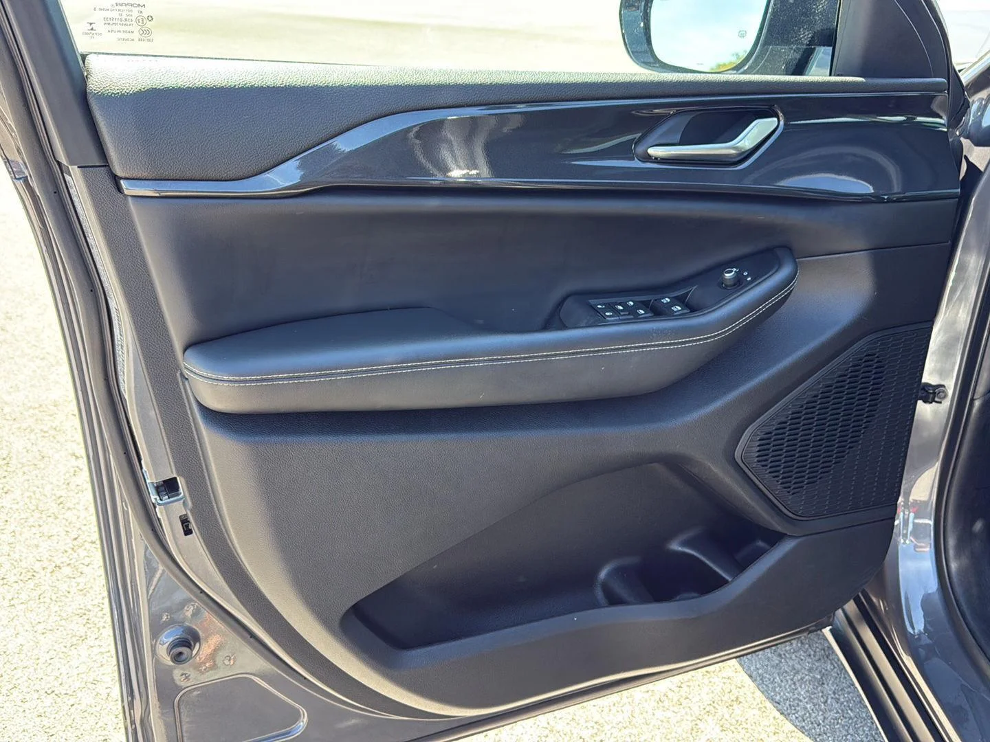 Used 2023 Baltic Gray Metallic Clearcoat Jeep Altitude image 20