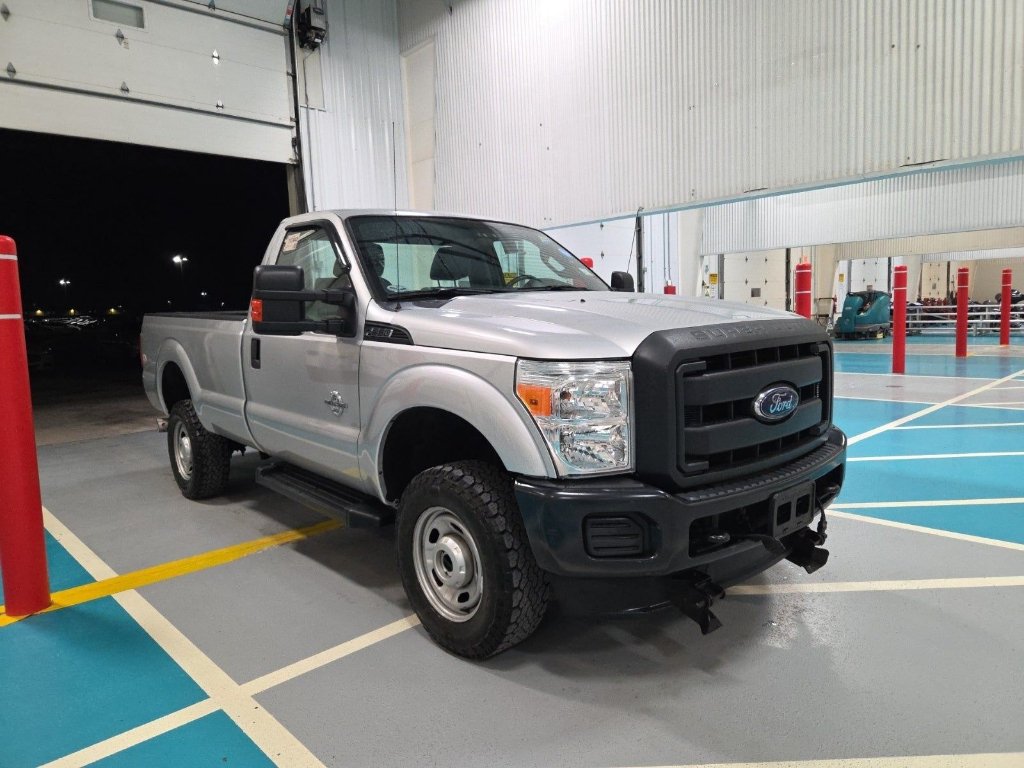 Used 2015 Magnetic Metallic Ford XL image 4