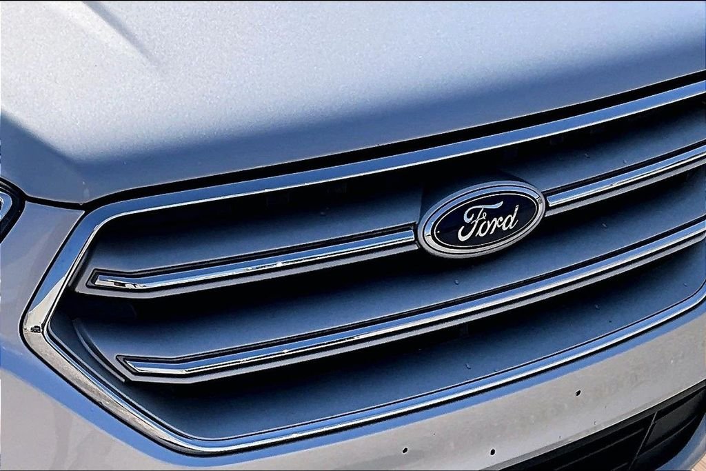Used 2018 Silver Ford SE image 25