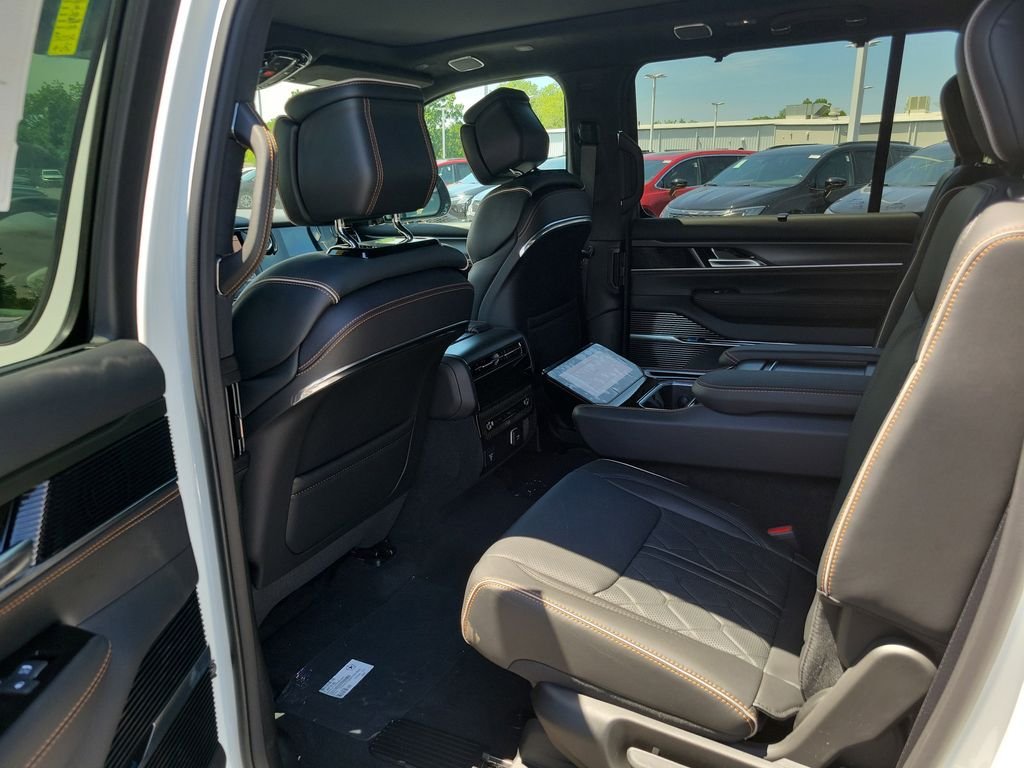 New 2026 Bright White Clearcoat Jeep Summit Reserve image 11