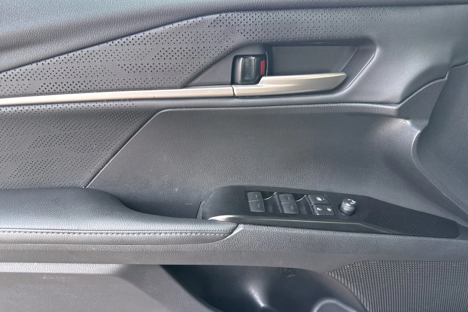 Used 2025  Toyota XSE image 10
