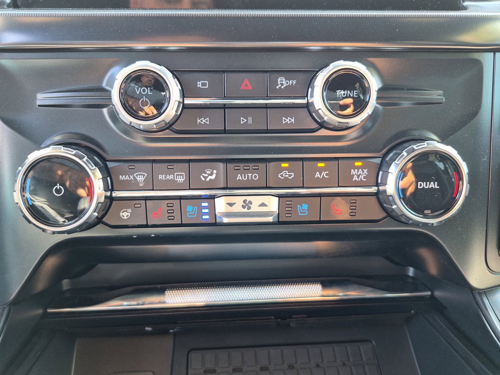 New 2026 Agate Black Metallic Ford Lariat® image 33