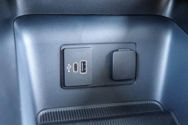 New 2026 Star White Metallic Tri-Coat Ford Active image 25
