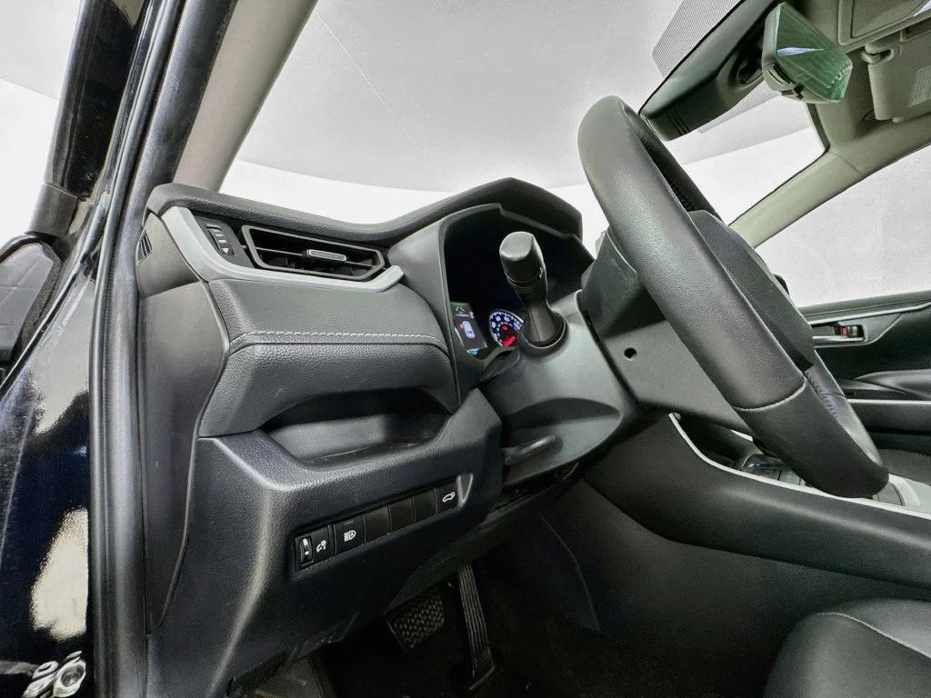 Used 2022 Midnight Black Metallic Toyota XLE Premium image 10