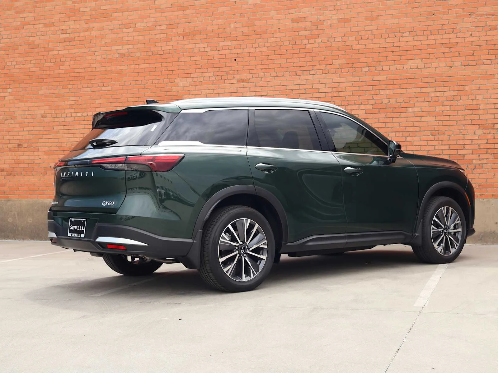 New 2027 DEEP EMERALD INFINITI Luxe FWD image 4