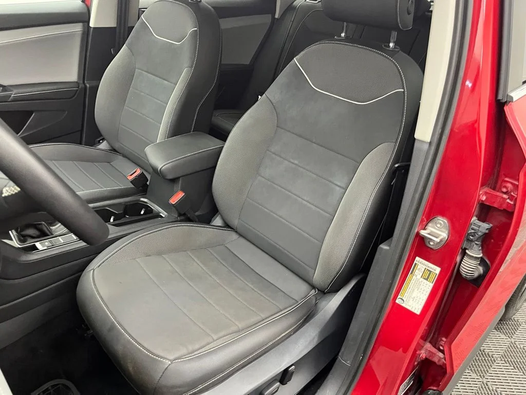 Used 2024 Red Volkswagen 1.5T SE image 23
