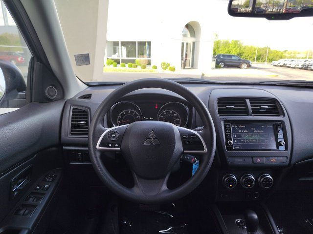 Used 2025 Silver Mitsubishi 2.0 ES image 13