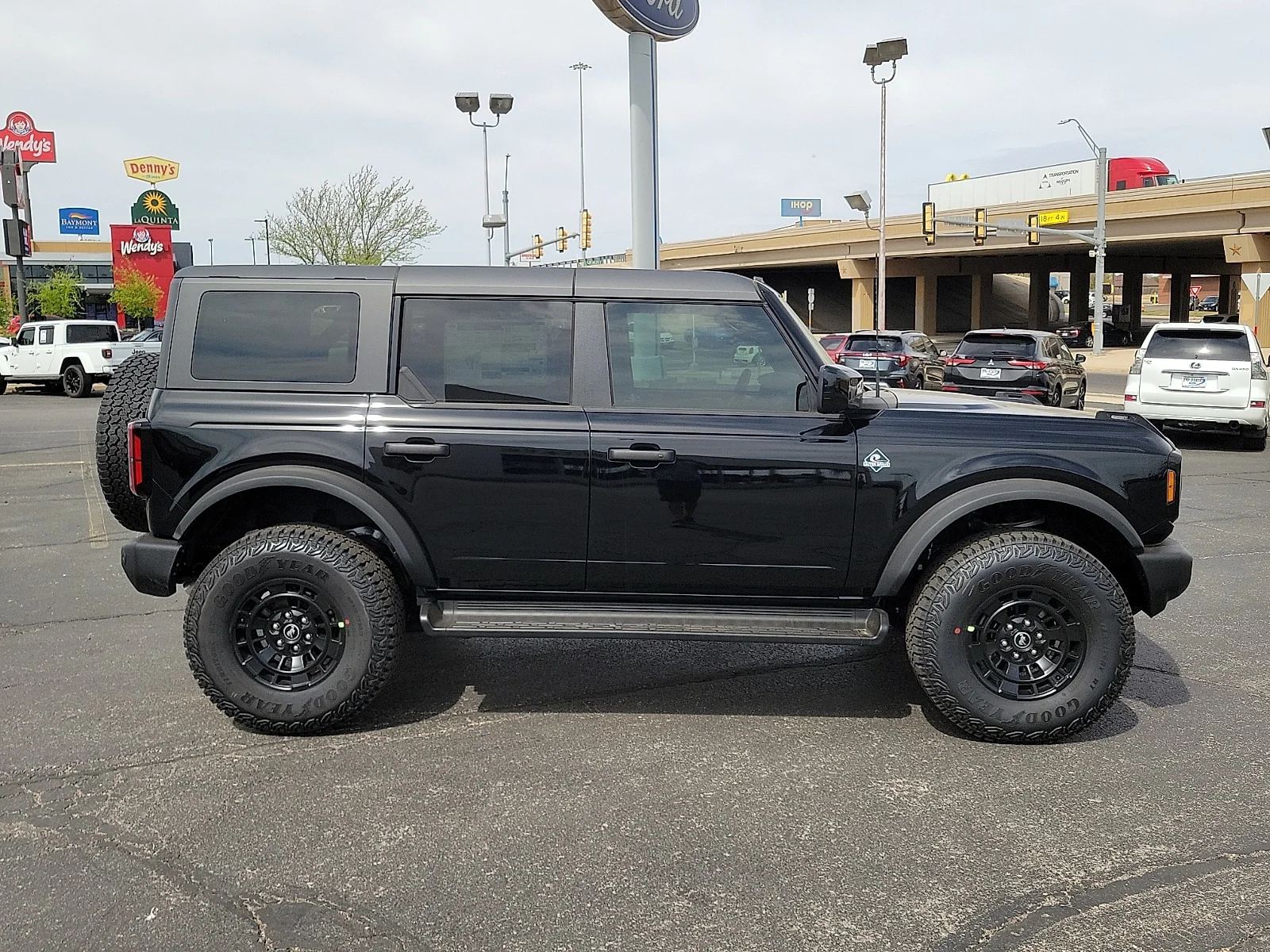 New 2026 Shadow Black Ford Outer Banks&reg; image 5