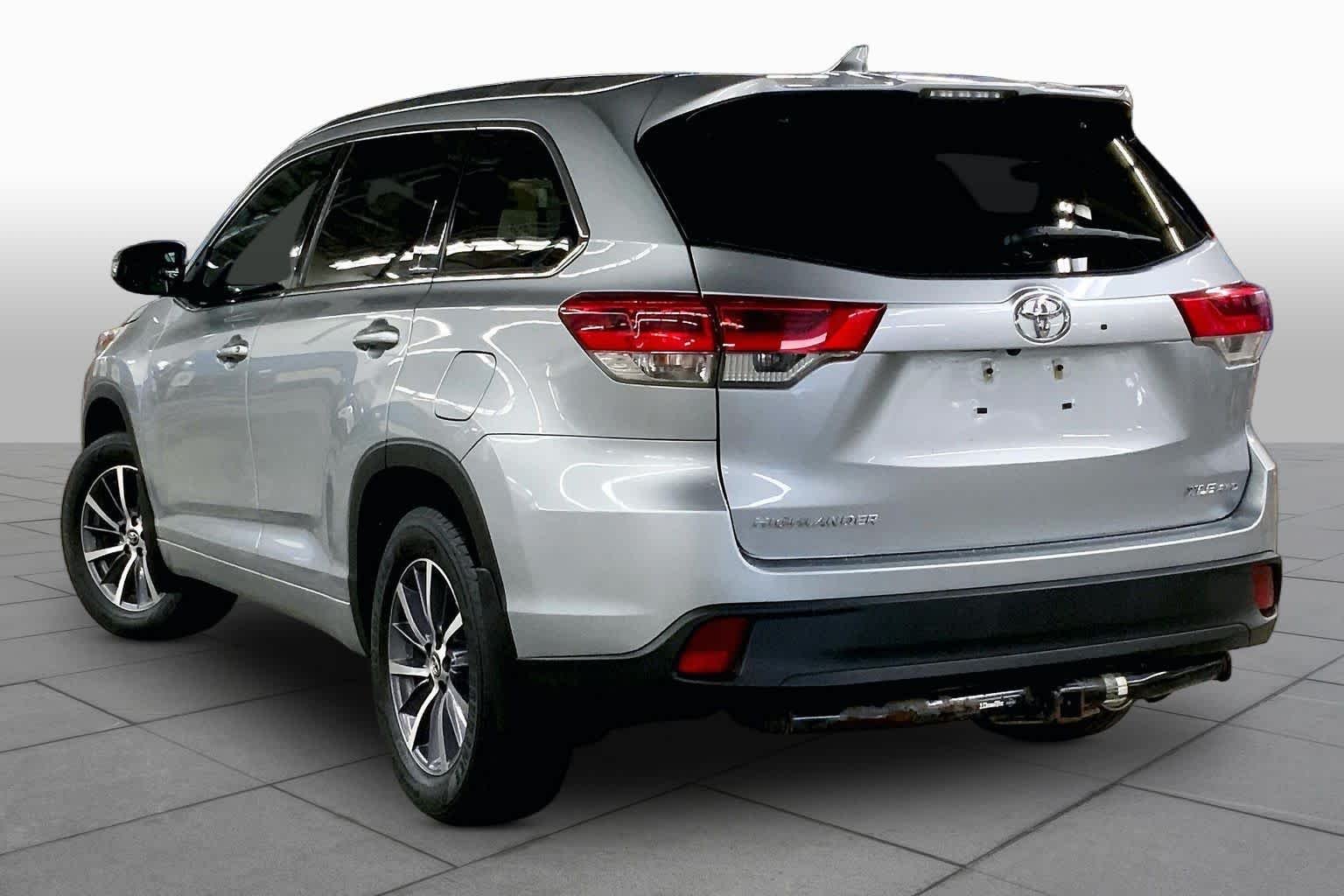 Used 2018 Celestial Silver Metallic Toyota XLE image 12