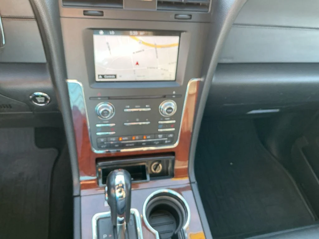 Used 2016 Black Lincoln Select image 13