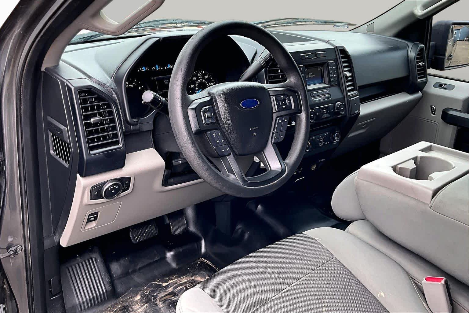 Used 2015 Magnetic Metallic Ford XL image 18