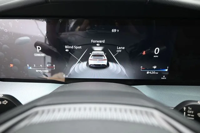 New 2026 Everest White Pearl TriCoat Nissan SL image 18