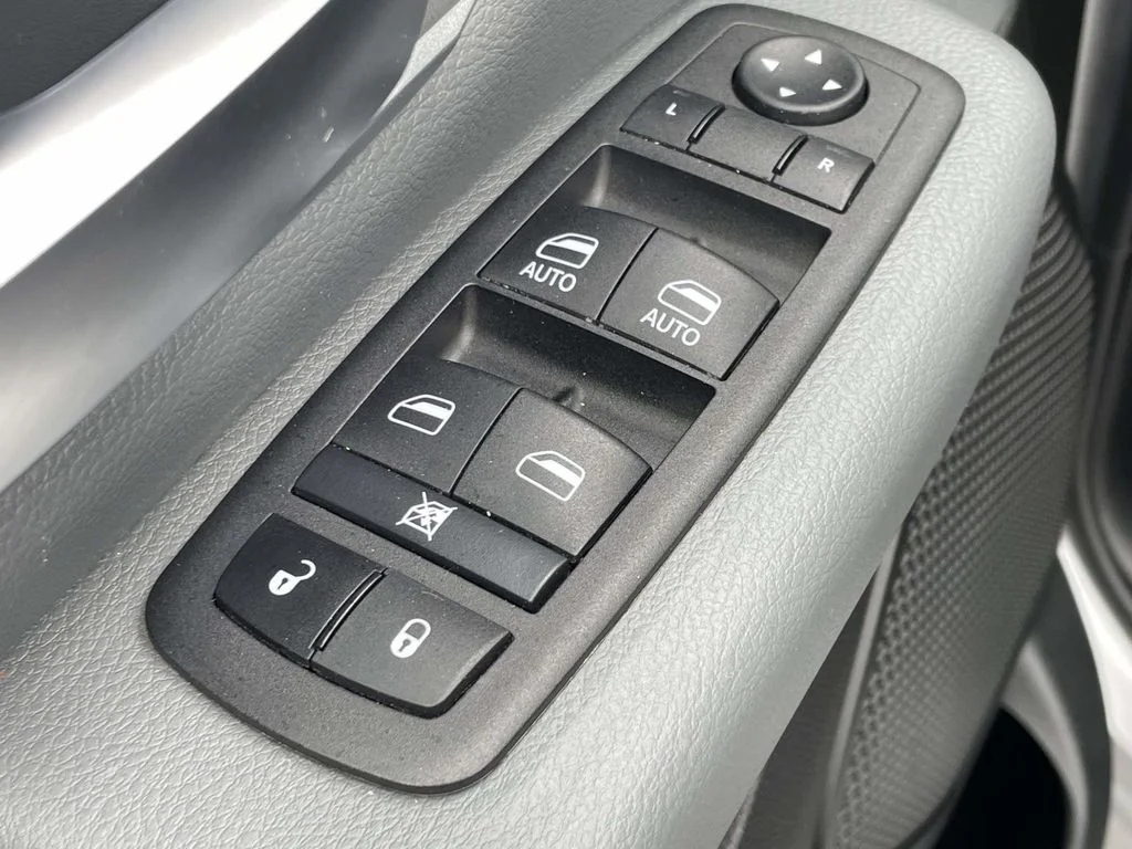 Used 2023 Silver Ram Big Horn/Lone Star image 24