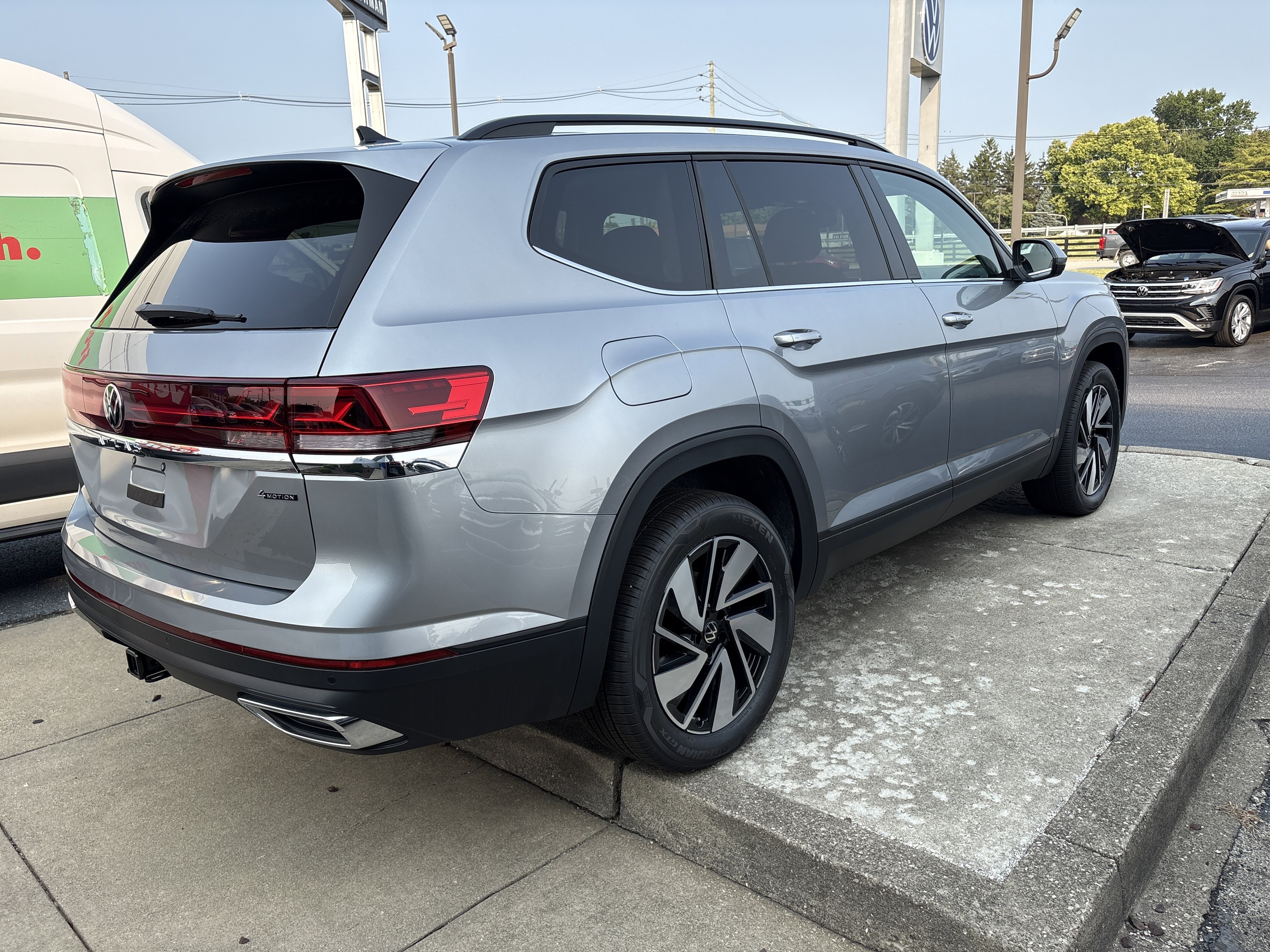 2026 Volkswagen Atlas SE w/Tech - Photo 7