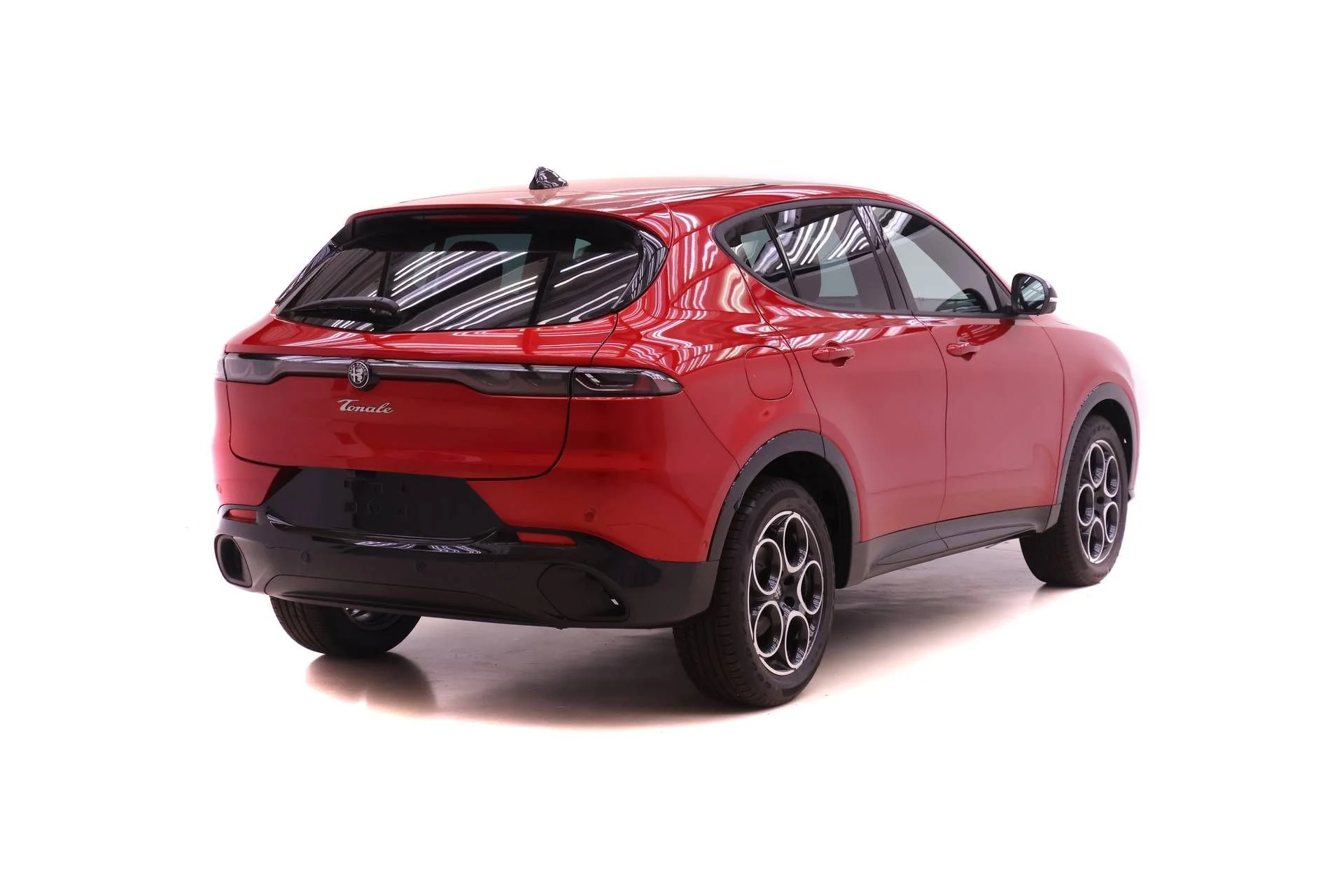 New 2026 Rosso Brera (Red) Exterior Paint Alfa Romeo Base image 4