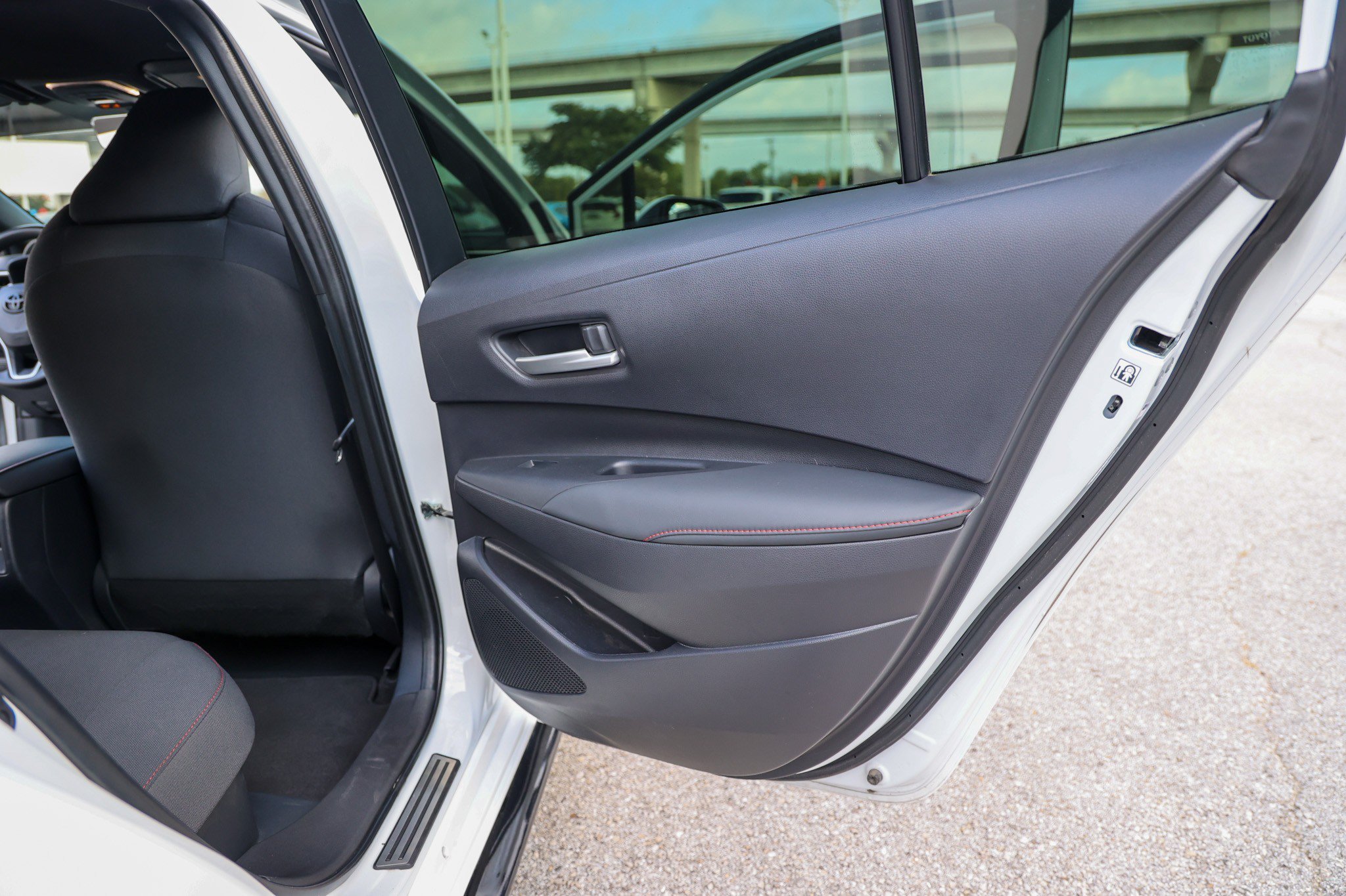 Used 2025 ICE CAP Toyota Hybrid SE image 31