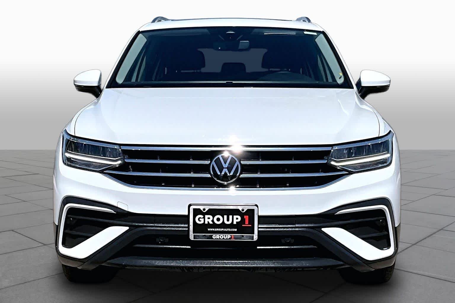 Used 2022 Pure White Volkswagen SE image 4