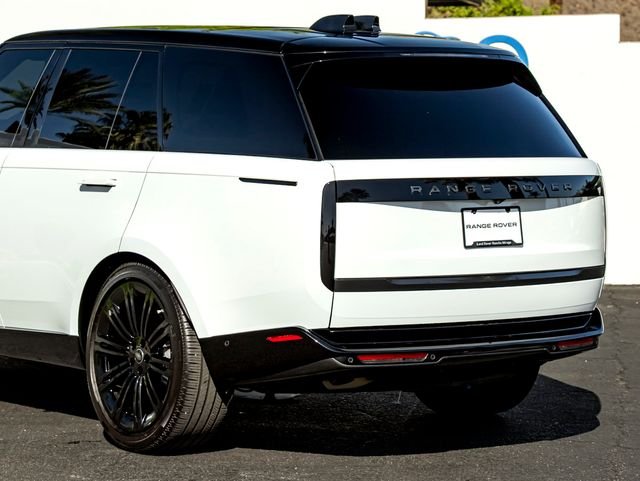 Used 2025 Fuji White Land Rover SE image 10