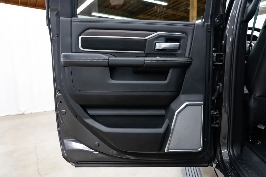 New 2026 Granite Crystal Metallic Clear-Coat Exterior Paint RAM Laramie image 28