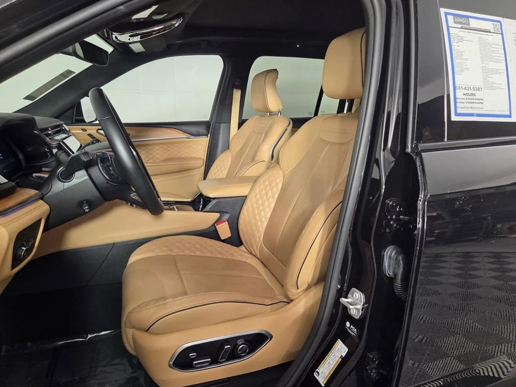 Used 2024 Diamond Black Crystal Pearlcoat Jeep Summit Reserve image 12
