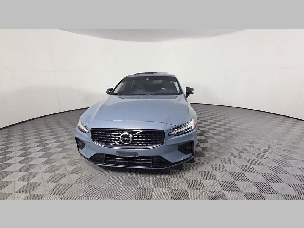 Certified Used 2022 Gray Volvo Momentum image 52