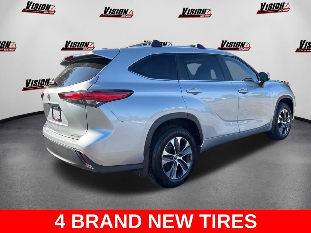 Used 2023 Silver Toyota XLE image 5