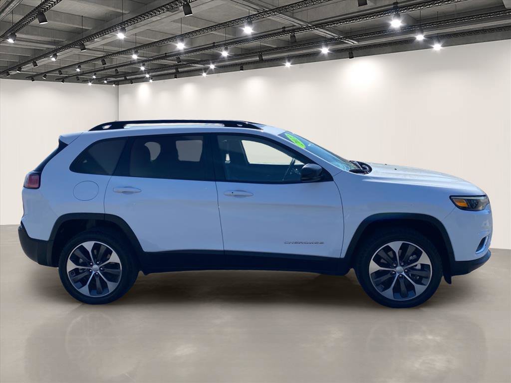 Used 2022 Bright White Clearcoat Jeep Limited image 8