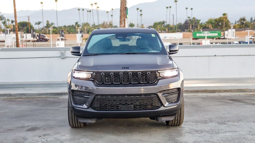 New 2025 Baltic Gray Metallic Clearcoat Jeep Altitude image 3