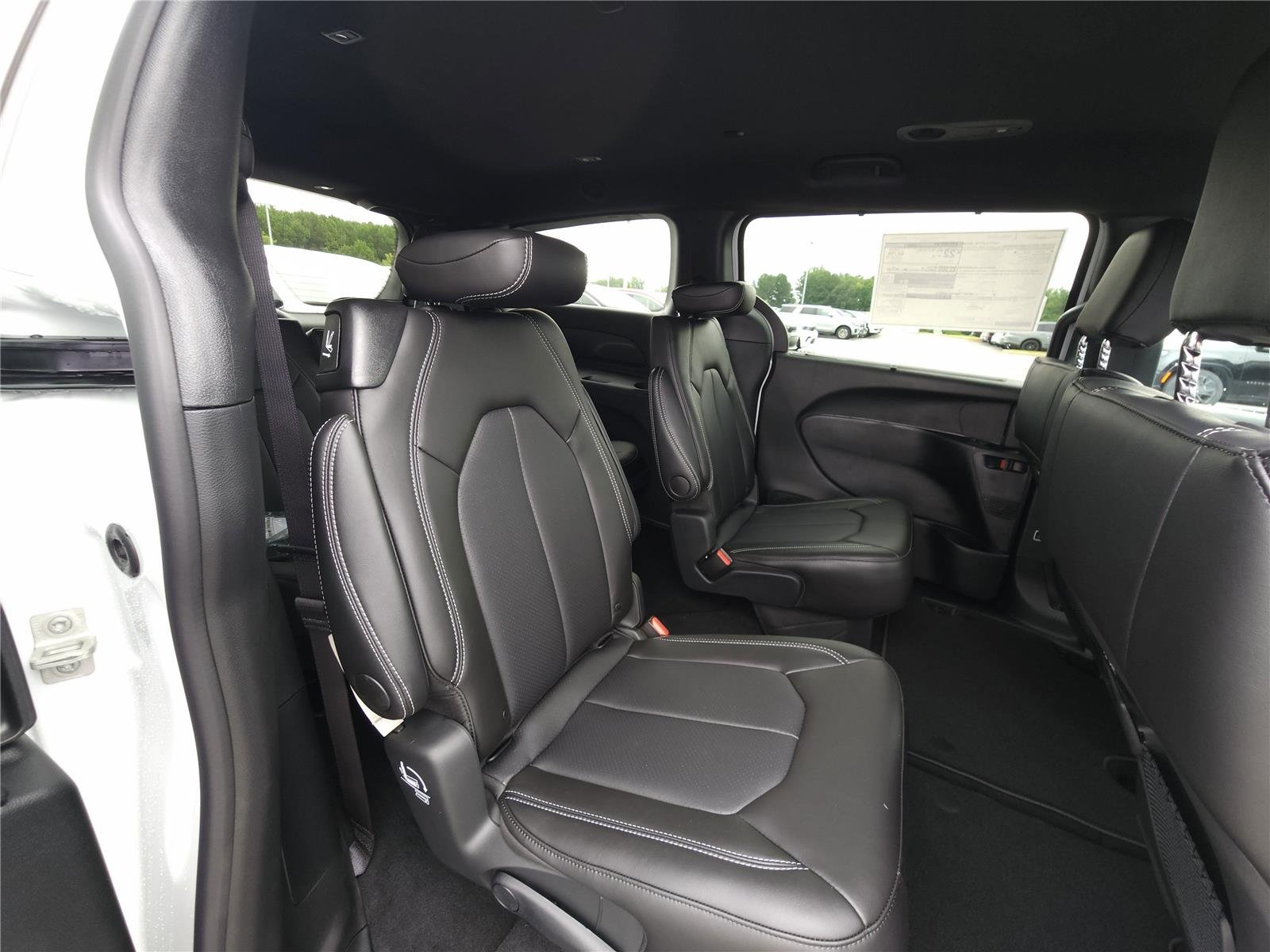 2026 Chrysler Pacifica Select - Photo 8