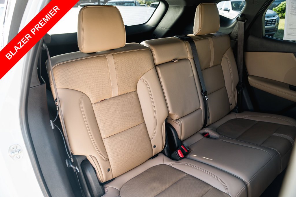 Used 2019 Summit White Chevrolet Premier image 28