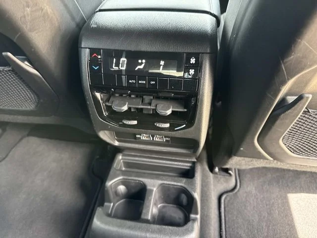 Used 2024 Silver Jeep Laredo image 18