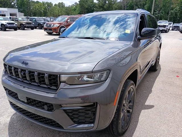 New 2026 Baltic Gray Metallic Clear-Coat Exterior Paint Jeep Limited Reserve image 6