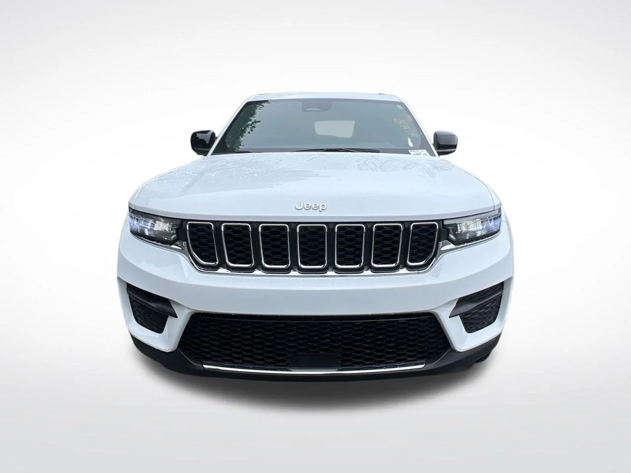 Used 2025 White Jeep Laredo X image 9