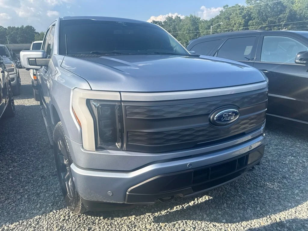 Used 2022 Blue Ford Lariat image 2