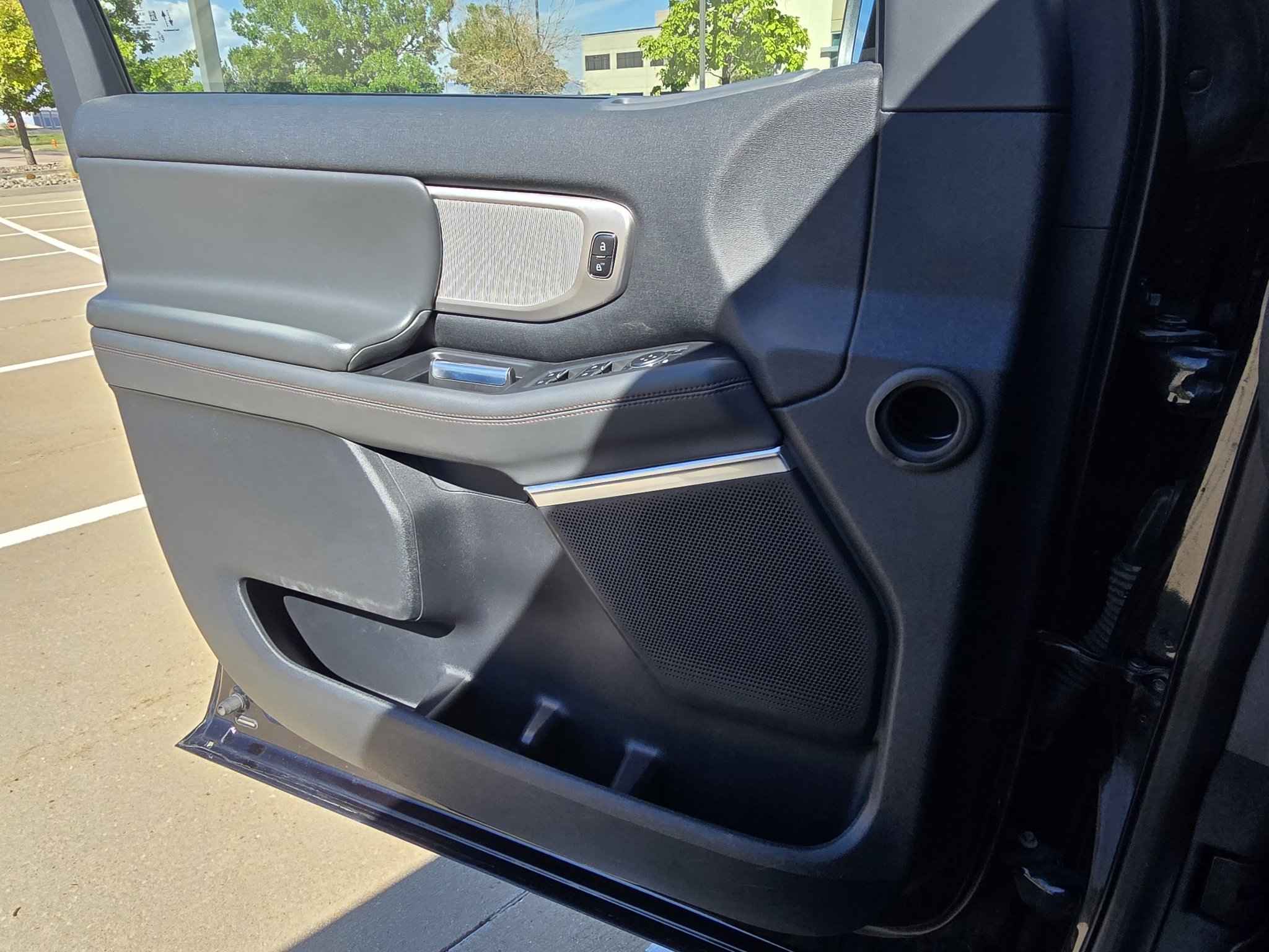 Used 2025 Agate Black Metallic Ford Active image 18