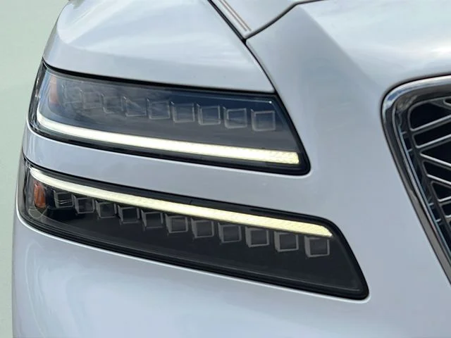 Used 2025 White Genesis 3.5T Prestige image 9