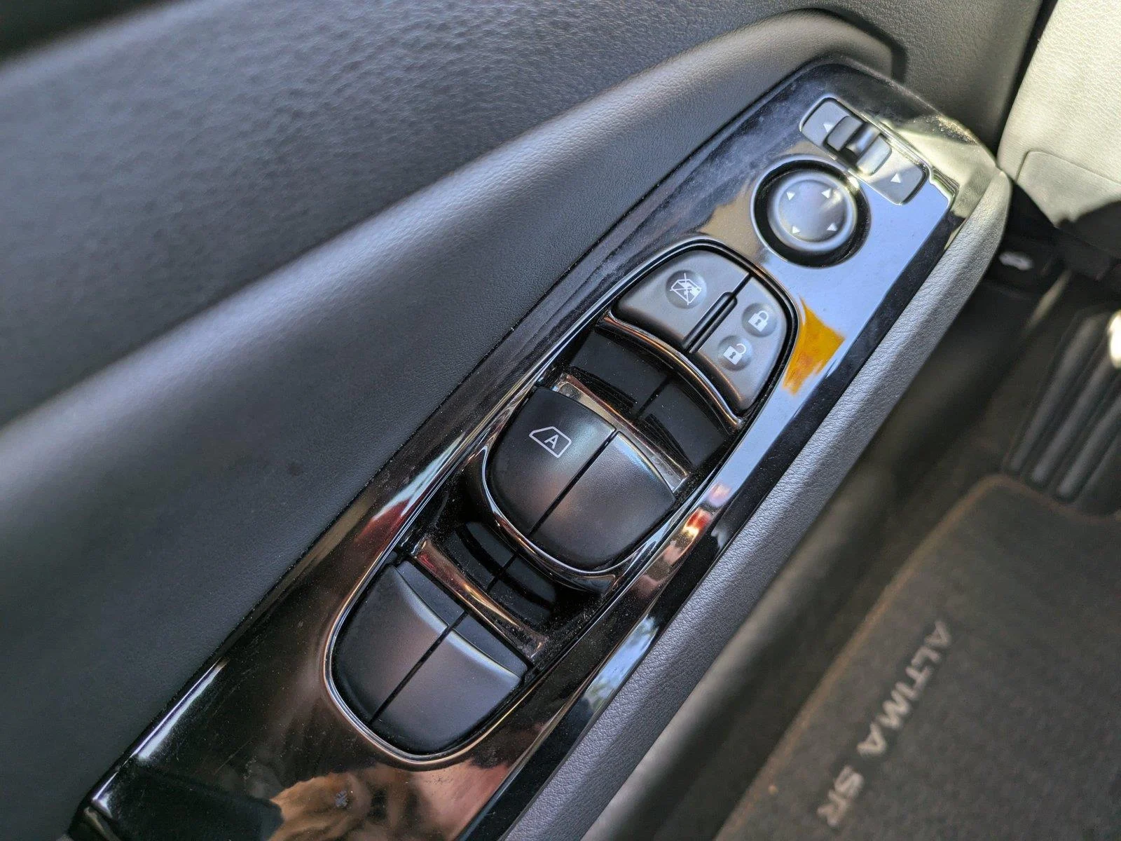 Used 2024 Gun Metallic Nissan 2.0 SR image 23