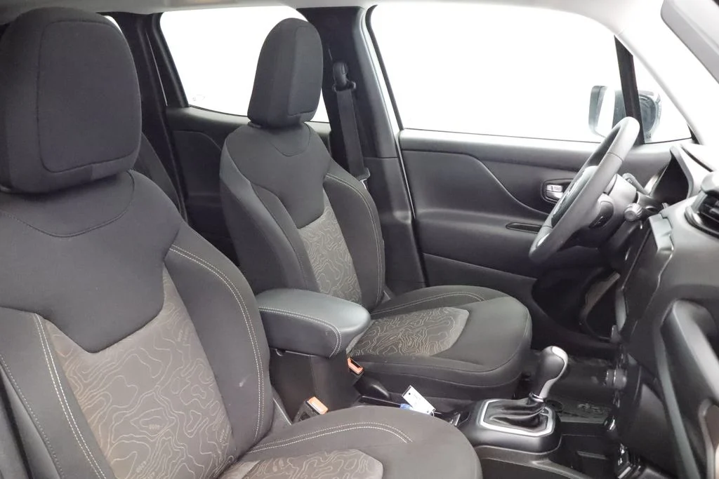 Certified Used 2023 White Jeep Latitude image 27