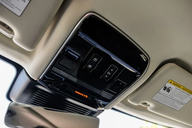 New 2026 Fuji White Land Rover SE image 25
