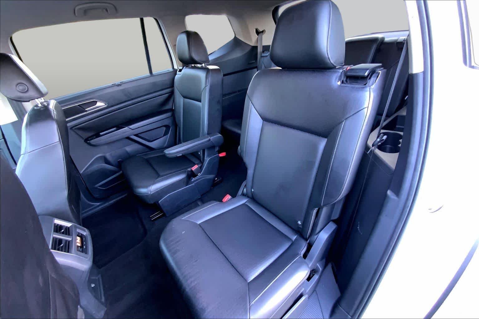 Used 2019 Pure White Volkswagen 3.6L V6 SE w/Technology image 18