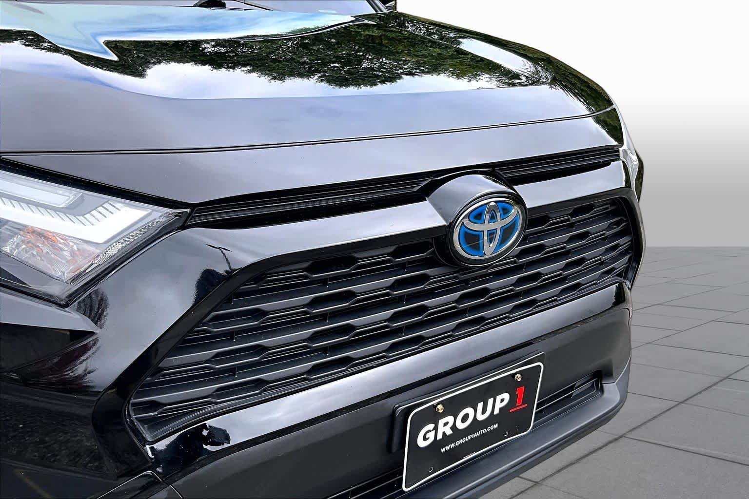 Used 2023 Midnight Black Metallic Toyota Hybrid XLE image 32