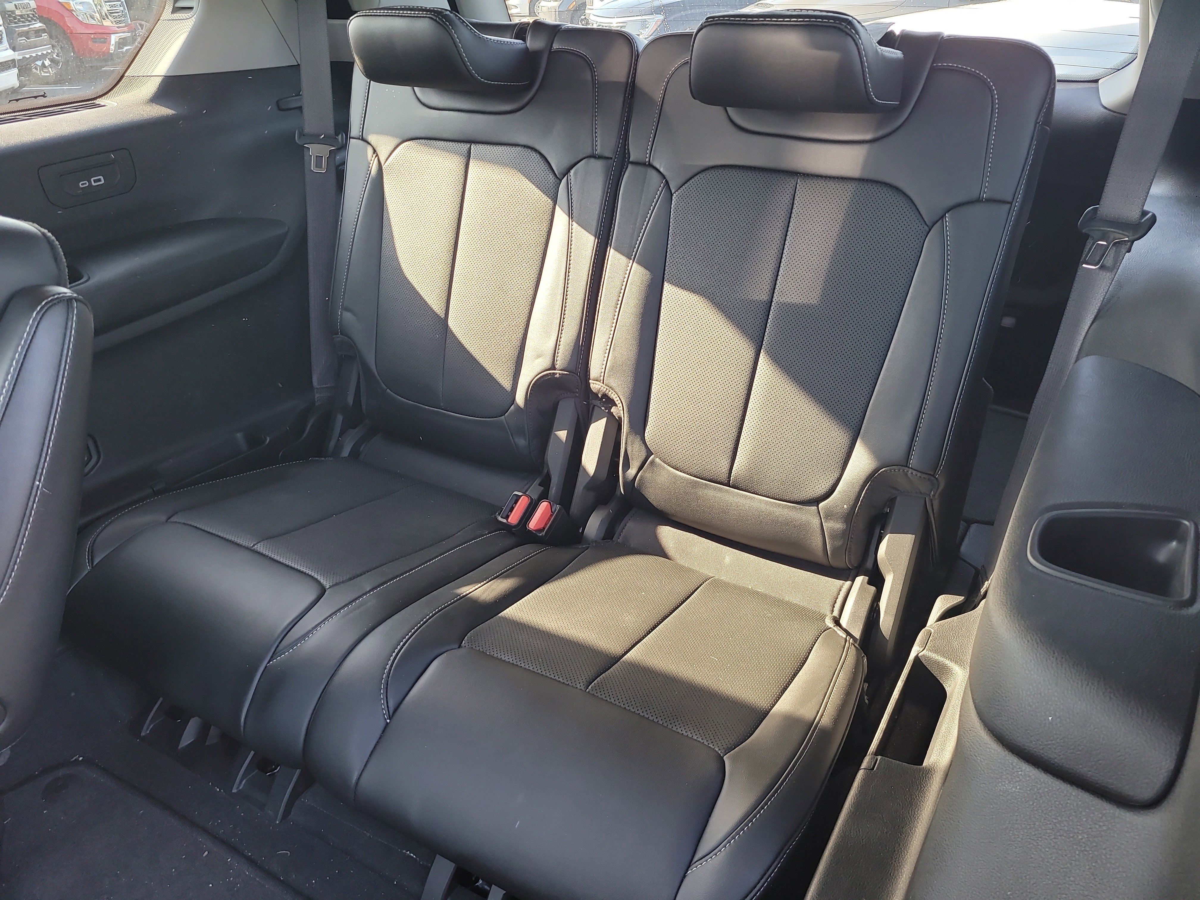 Used 2023 Diamond Black Crystal Pearlcoat Jeep Limited image 12
