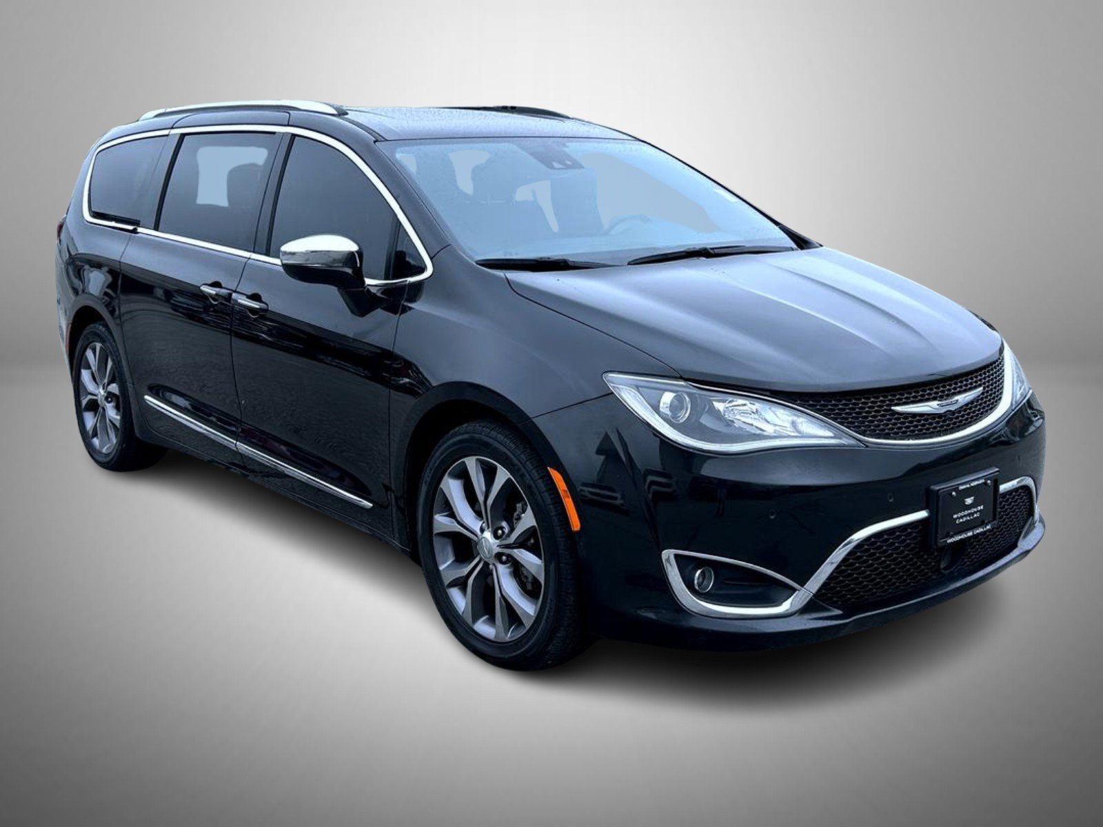 Used 2020 Black Chrysler Limited image 3